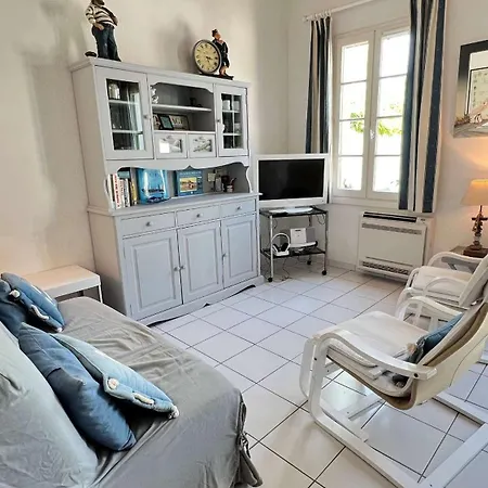 Villa Petite Location Dans Avec Piscine Et Terrains De Tennis La Couarde-sur-Mer