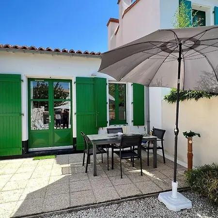 Petite Location Dans Avec Piscine Et Terrains De Tennis Villa La Couarde-sur-Mer